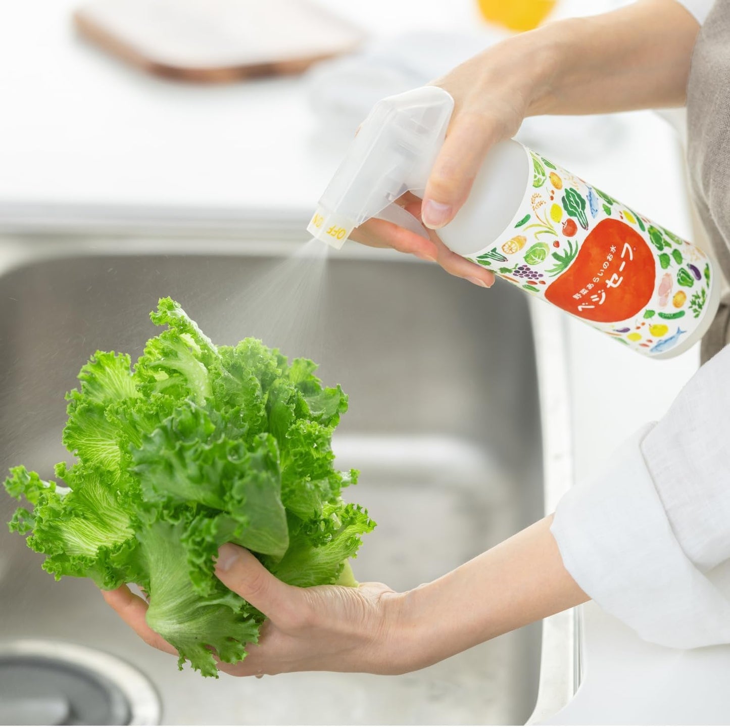 "Veggie Safe" Food Cleaning Solution Spray (400ml / 13.5 fl oz), 1 BottlePerfect for Removing Pesticides from Vegetables, Neutralizing Odors from Seafood, Washing Rice, and Wiping Kitchen Surfaces