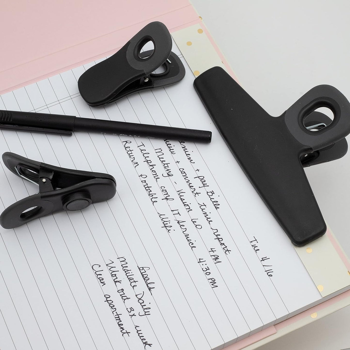 COOK WITH COLOR Bag Clips, Heavy Duty Chip Clip and Refrigerator Magnet Clips for Food Storage with Air Tight Seal Grip for Snack Bags and Food Bags (Black, Pack of 8)